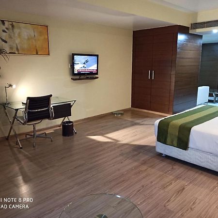 Hotel Patliputra Exotica Patna  Bagian luar foto