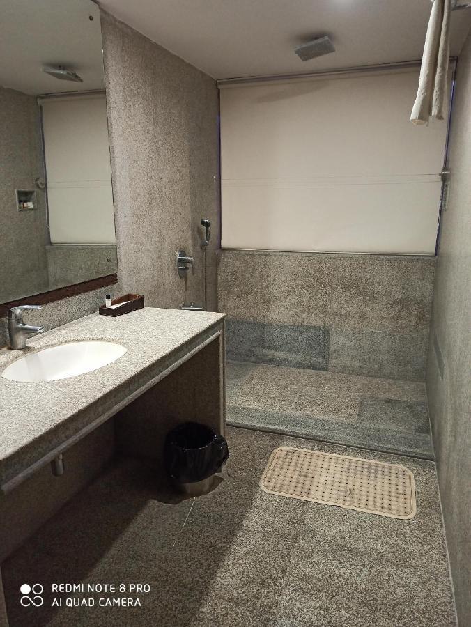 Hotel Patliputra Exotica Patna  Bagian luar foto