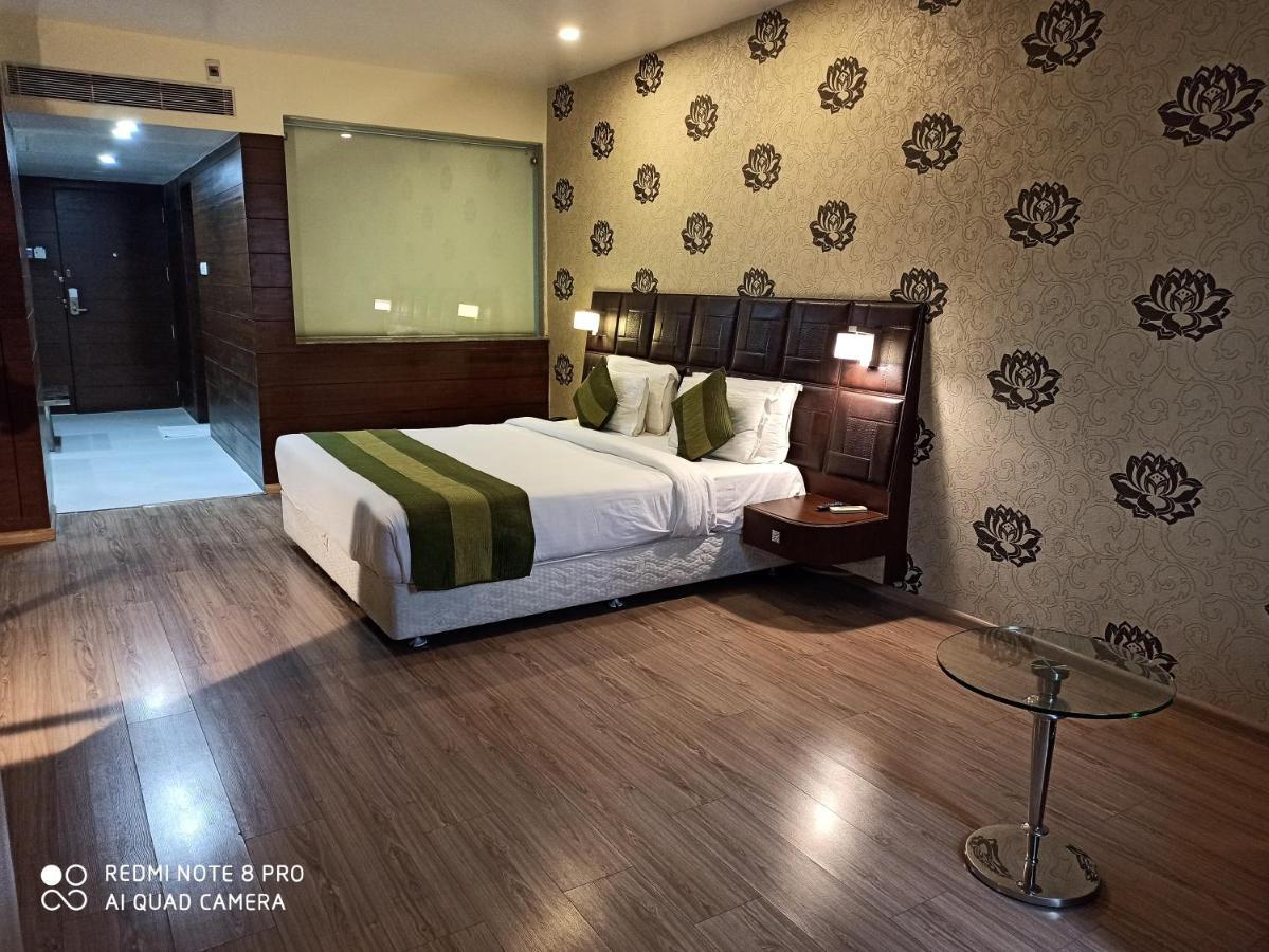 Hotel Patliputra Exotica Patna  Bagian luar foto