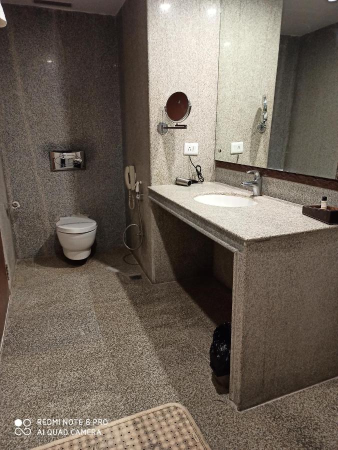 Hotel Patliputra Exotica Patna  Bagian luar foto
