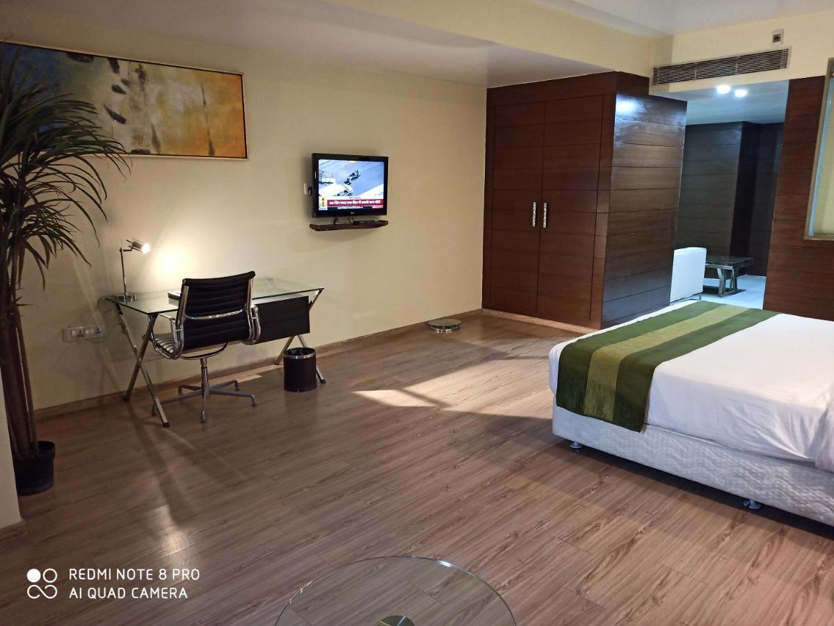 Hotel Patliputra Exotica Patna  Bagian luar foto