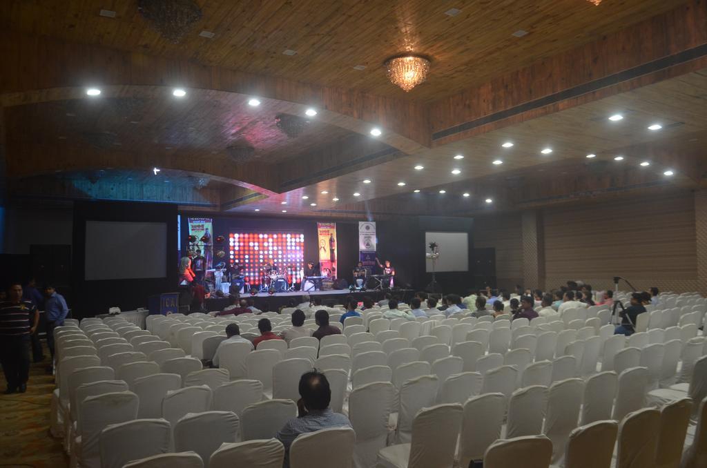 Hotel Patliputra Exotica Patna  Bagian luar foto
