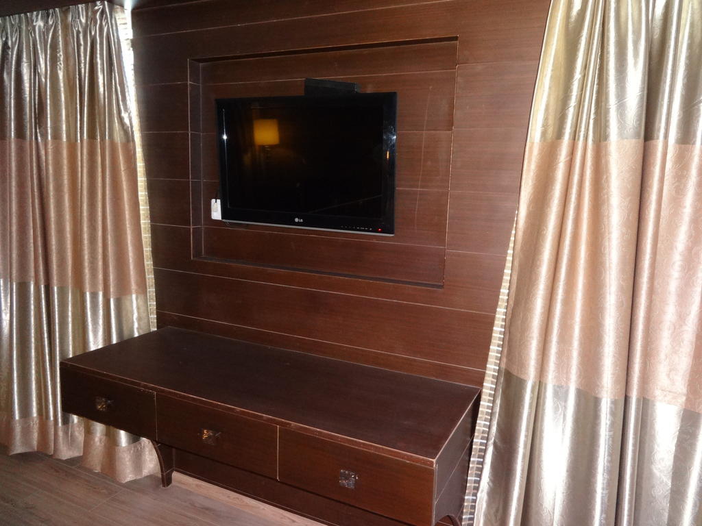 Hotel Patliputra Exotica Patna  Bagian luar foto