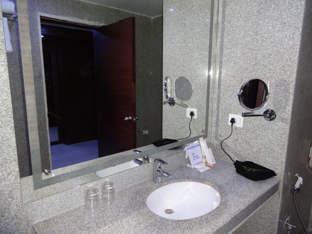 Hotel Patliputra Exotica Patna  Bagian luar foto